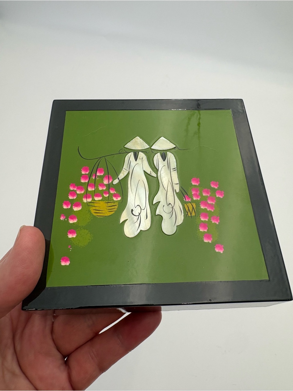 Vintage Lacquerware & Mother of Pearl Vietnamese Set of 6 Coasters in Box - Picture 5 of 11